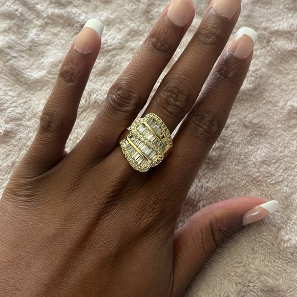 ✨PRICE DROP✨BEAUTIFUL RING✨ - Picture 3 of 4